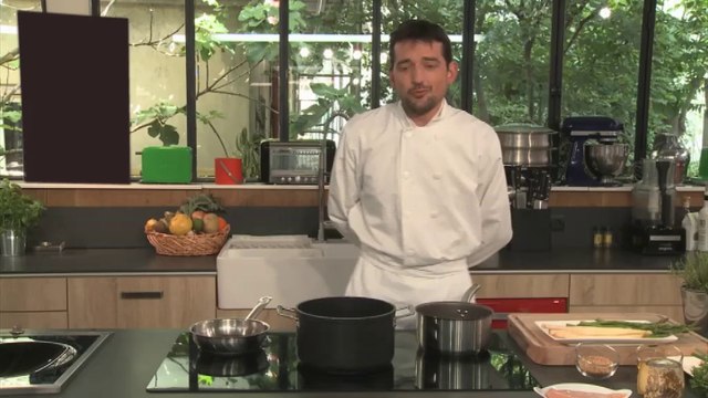 Risotto de petit épeautre, asperges vertes, aiguillettes de volaille et jeunes carottes