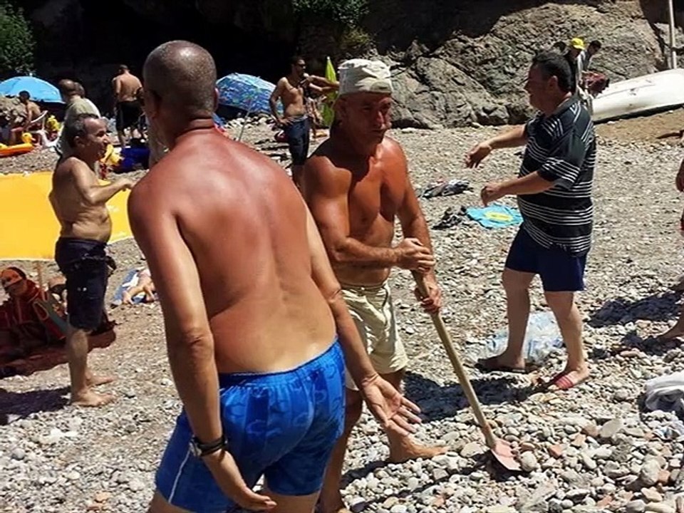 Nettoyons la petite Plage le 24/07/2015 & 25/07/2025 L'initiative a été lancée par ouled el houma