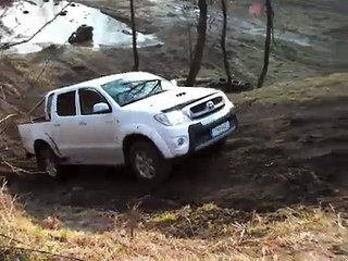 Toyota Hilux 2010 offroad testing