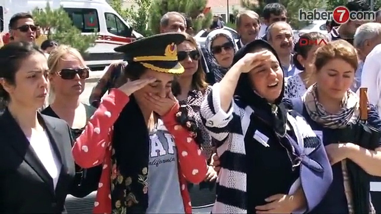 Eşinden şehit binbaşıya yürek yakan veda