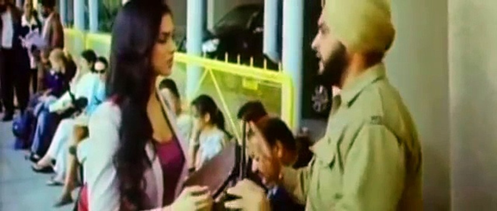 Chandni Chowk To China emmbassy scene