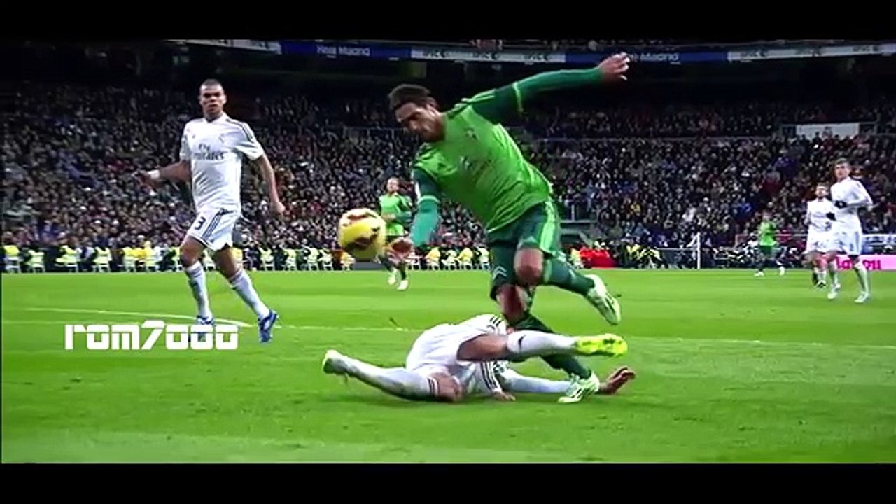 Sergio Ramos Crazy Tackles & Heroic Defense