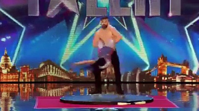 ایسا ڈانس جِسے دیکھ کر آپ حیران ہو جائیں - عجیب اور حیران کن