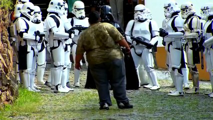 Se faire attaqués dans la rue par Dark Vador