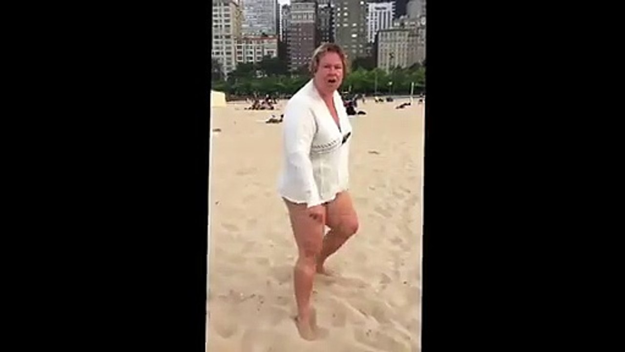 Racist Woman Called a Mom a N gger After Her Children Splashed Water on Her
