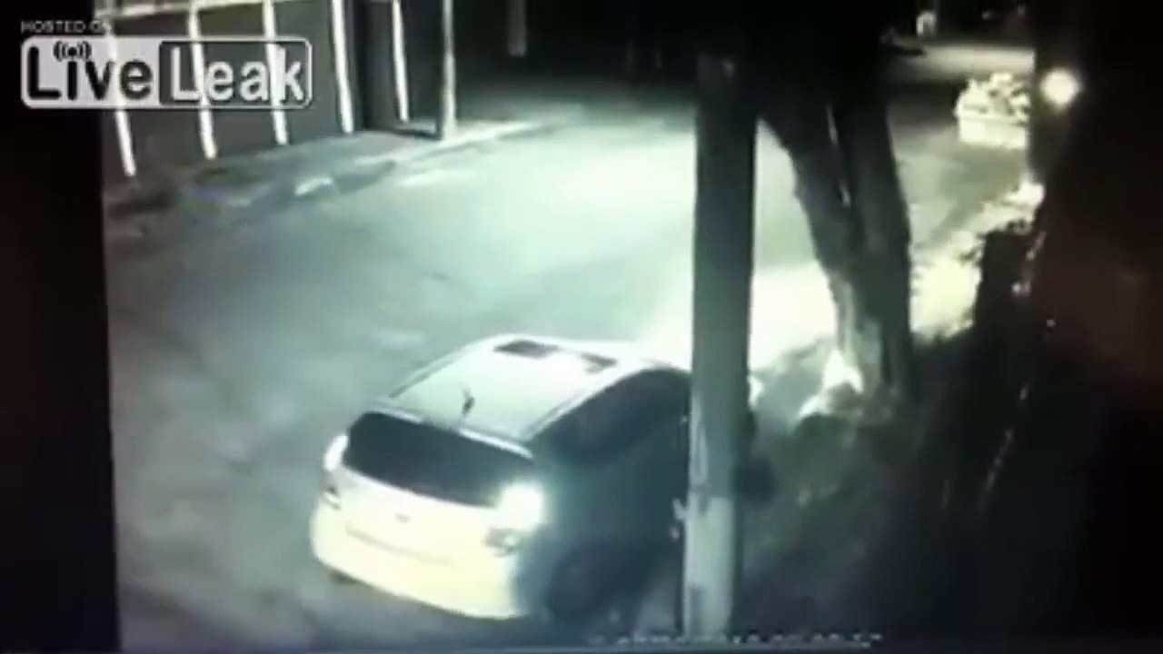 Off duty cop react to assault in the street