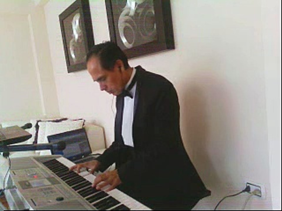 ORGANISTA PIANISTA interpreta BOLERO ESA MALDITA PARED CUMPLEAÑOS FIESTAS BODAS EVENTOS MÚSICA VARIADA