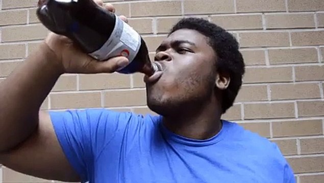 Ağız Dolusu Mentos ile 1 Şişe Kola İçti