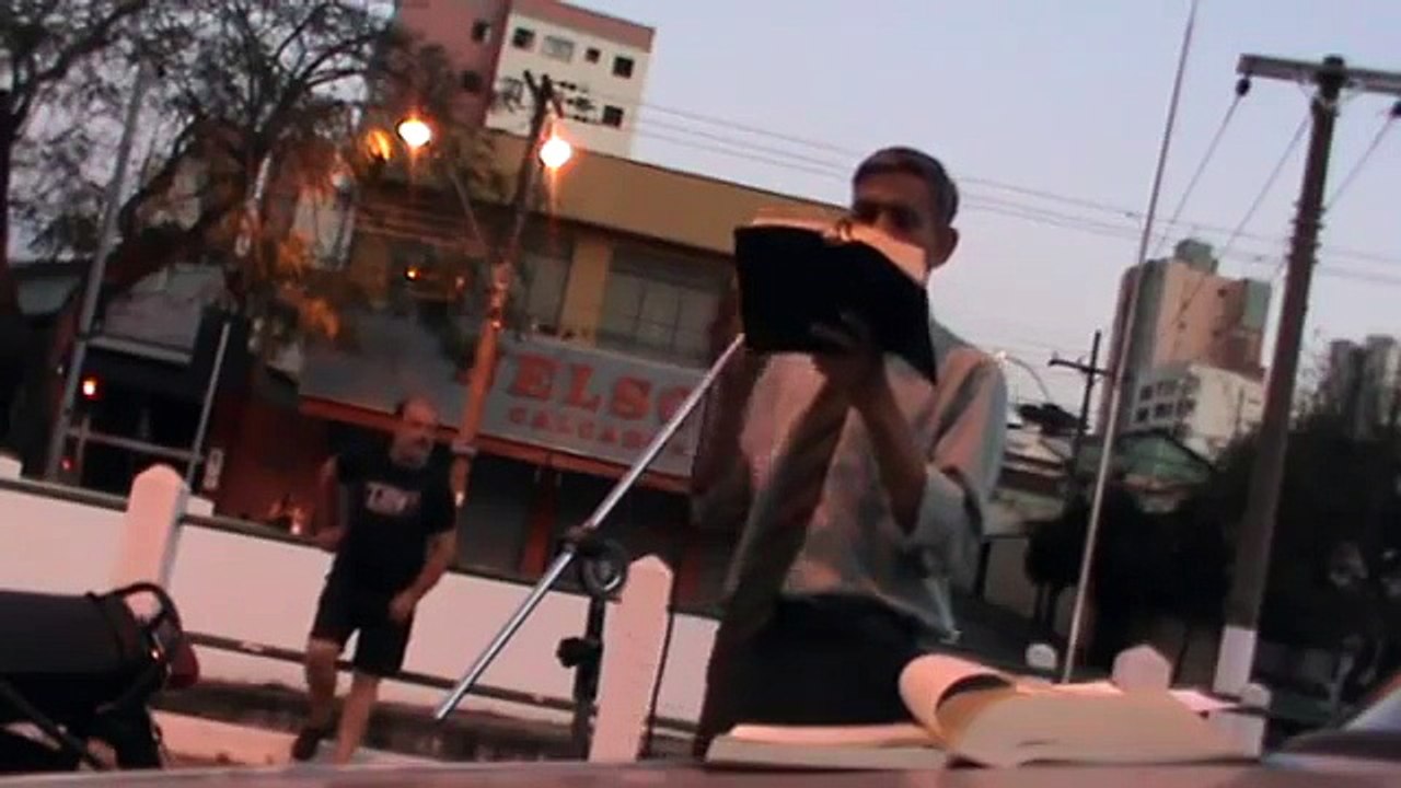 Católico briga com Pastor na rua