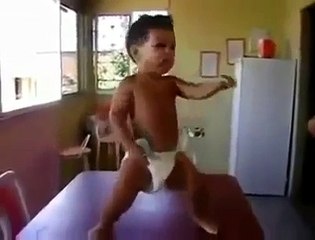 Petit bébé qui dance - Baby Dancing music / Waka Waka - Shakira