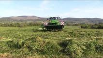 P&M Ryan Silage 2012 - Mowing with John Deere 7530   6830