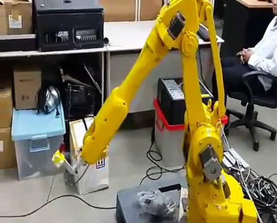 Robot arm controlled by Mach3 (Robot Retrofitting)