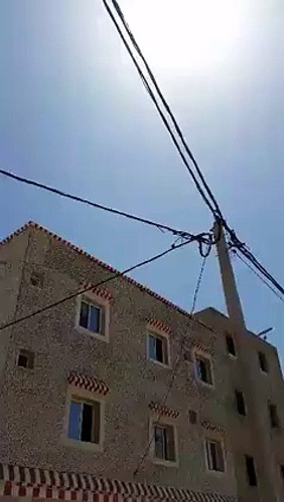 عاجل وخطير :o : في طريق حفوز احتراق كوابل الضو وخطر كبير على المواطنين والستاغ لا حياة لمن تنادي  :o
