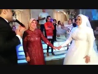 العريس قال الكلام الحلو كله لعروسته وفجأءت أكتشفت العروس بأن هذا الكلام ليس لها .. فشاهد رد فعلها