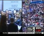 Mujica saluda a Cristina Fernandez en el funeral de Nestor Kirchner