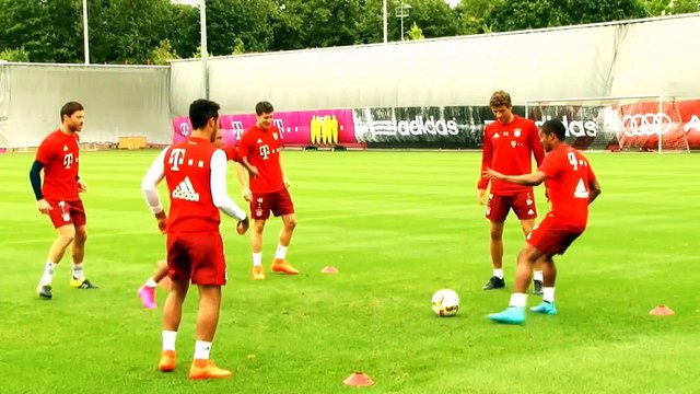 Bayern - Le petit pont de Douglas Costa sur Vidal