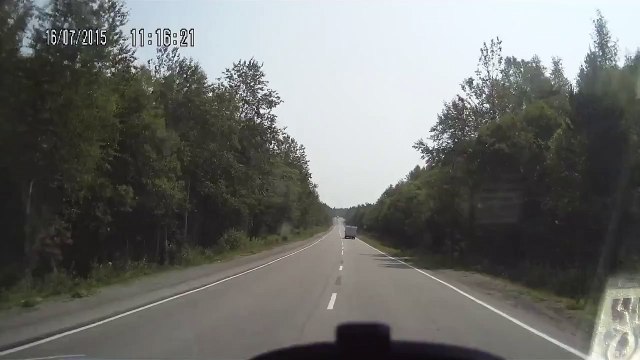 La surprise de ces passagers devait traverser ce pont