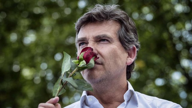 Quand Arnaud Montebourg fait le show - ZAPPING ACTU BEST-OF DU 04/08/2015