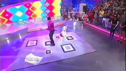 Carrie baila samba en el programa de "Sabrina", Brasil 2015
