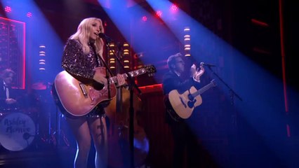 Ashley Monroe en live chez Jimmy Fallon - Tonight Show du 27/07 sur MCM !
