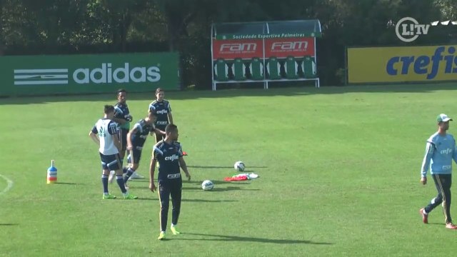 Gringos do verdão se divertem em desafio do travessão