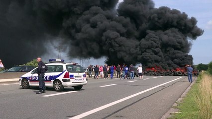 L'accès au port de Calais bloqué par des marins de SeaFrance