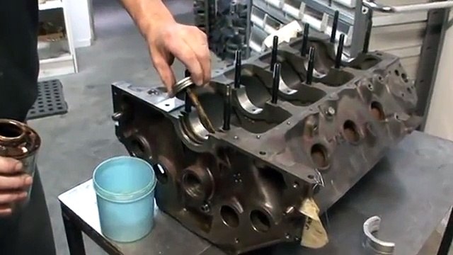 Holden V8 Rear Main Seal Installation.mp4