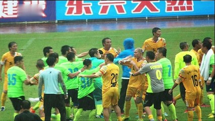 《锵锵三人行》20150731 香港明星球赛变群殴 国足现状堪忧