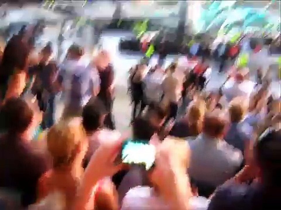 QT Ellis Goes Wild at  at Jay Z & U2 Concert in Perth