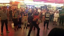 Danseurs Hip hop et breakdancers impressionnant - Freestyle avec les bars