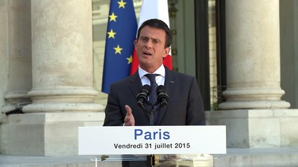 Le gouvernement prend du repos mais reste "mobilisé" (Valls)