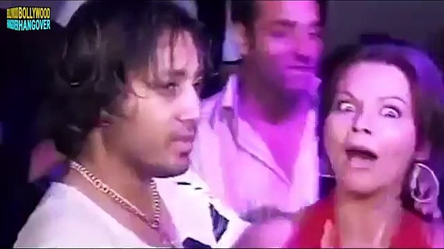 bollywood singer Mika Singh SLAPS a Doctor on Stage