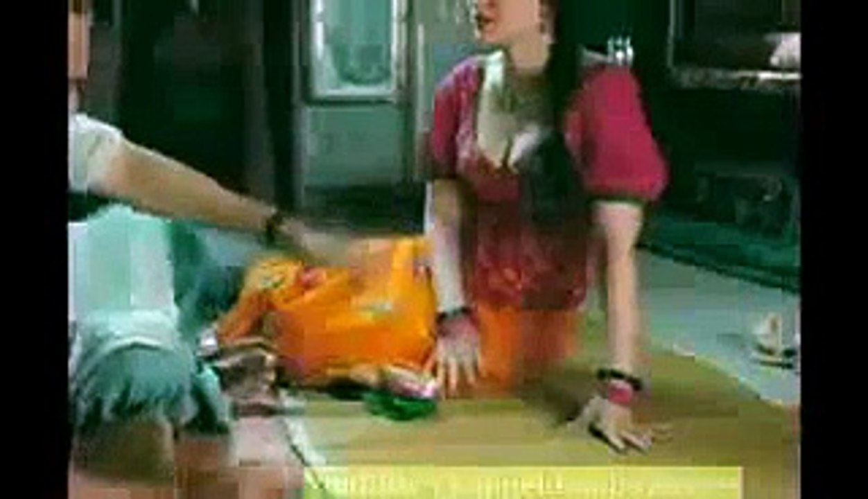 Kareena kapoor Hot breast are Popping Out Red Saree