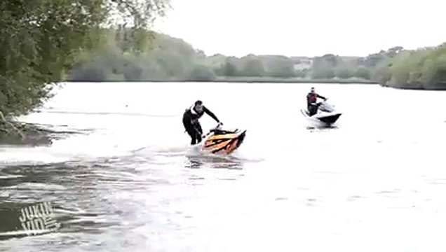 Las piruetas que jamás imaginaste que podía hacer una moto de agua