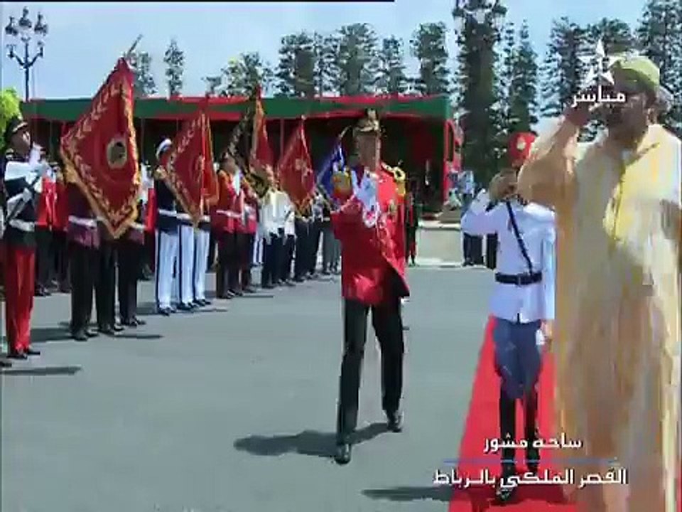 ولي العهد المغربي مولاي الحسن  بلباس عسكري تكريما للجيش المغربي