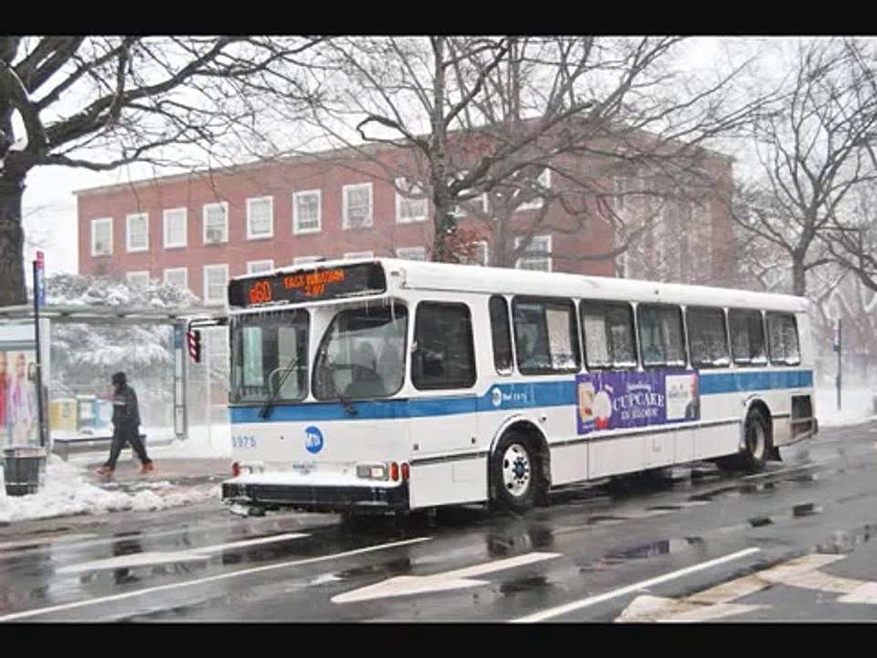 New York City MTA Bus Company 1997 Orion V 5981 Recording on the Q60