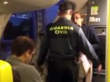 Pasażerka lini Ryanair wyrzucona z samolotu za nadliczbowy bagaż podręczny.