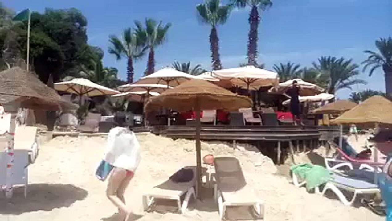 بالله تفرجوا فالفضايح اليوم في الحمامات :o وبعض يقولوا مفماش سياحة .... برطاجي إفضح خليهم يفيقوا ....