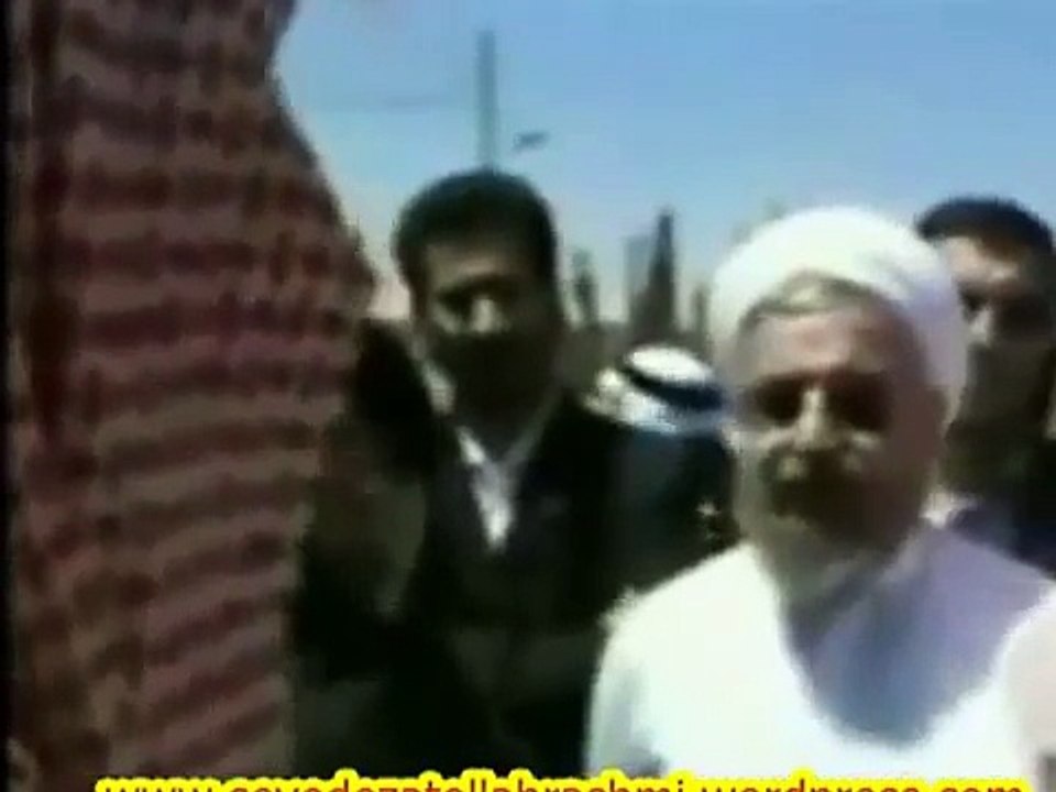 آب خوردن هاشمی رفسنجانی از جوی آب در سفر عربستان به اتفاق حسن روحانی (ویدئو)