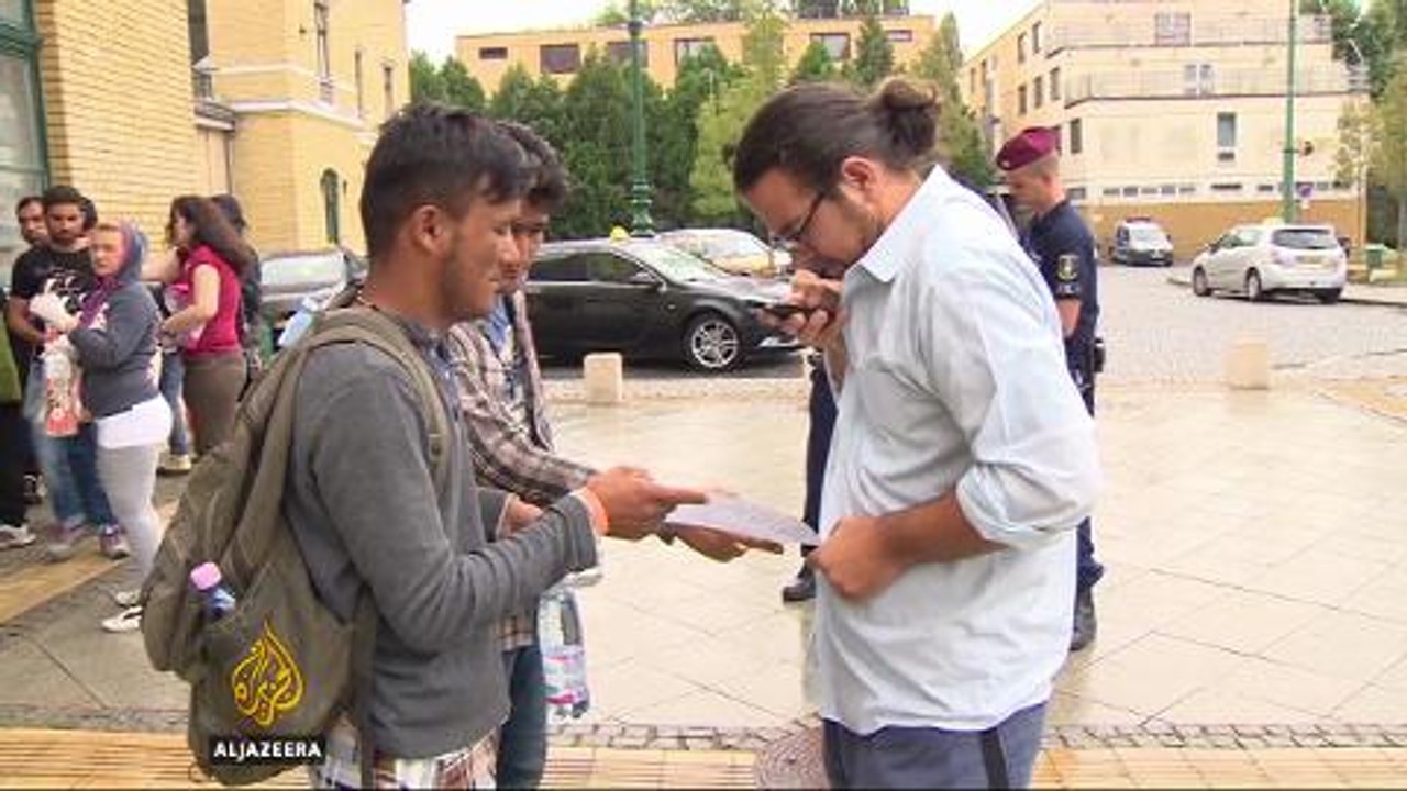 Hungary builds border fence to bar immigrants