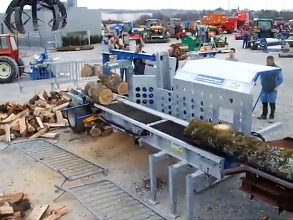 Remorque forestiere AGRIDUARTE et combiné coupeur fendeur bois de chauffage BINDERBERGER