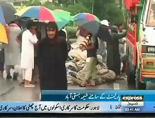 انقلاب مارچ کے شرکاء اور موسم کی سختیاں