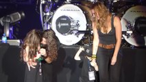 Le bassiste des Whitesnake demande en mariage l'actrice des Soprano Drea de Matteo en plein show!