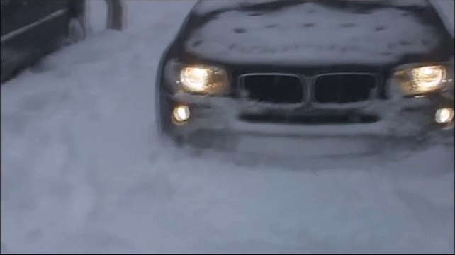 BMW X3 in deep snow.wmv