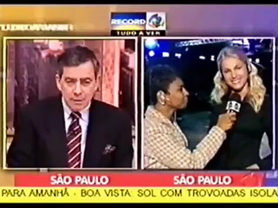 Ana Hickman Desfilando de Biquíni