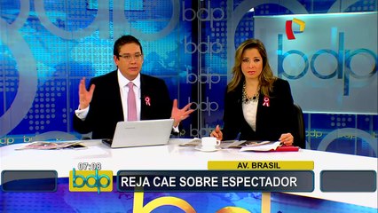 Parada Militar: espectadora resulta herida tras caída de reja en avenida Brasil