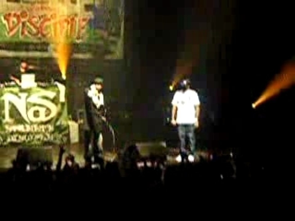 Nas ft Quan - Just A Moment (live paris)