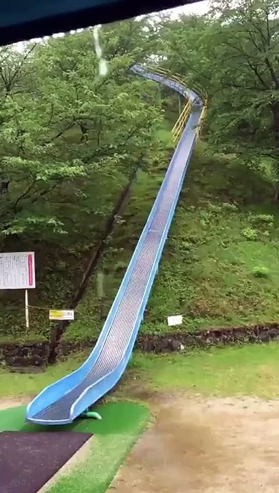 FAIL : Il descend un toboggan trop long et ne p...