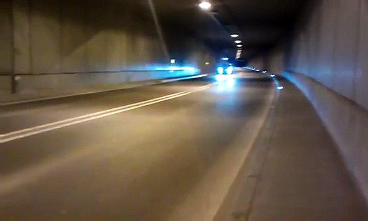 Golf 5 R32 extrem sound tunnel ;)