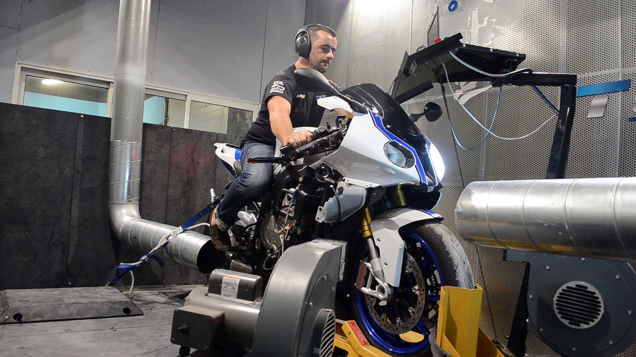 BMW S1000RR HP4 passage au banc TCP RACING